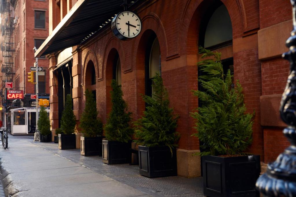 NYC Vibes: 4 Chic Stays for Your Next Big Apple Getaway!