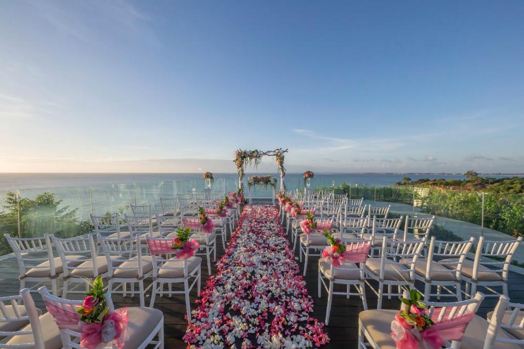 Bali’s Jimbaran Gems: 5 Luxe Stays for Your Feed
