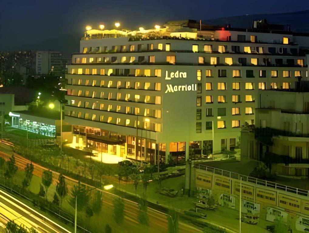 Athens Vibes: 5 Stunning Stays for Your Next Instacation