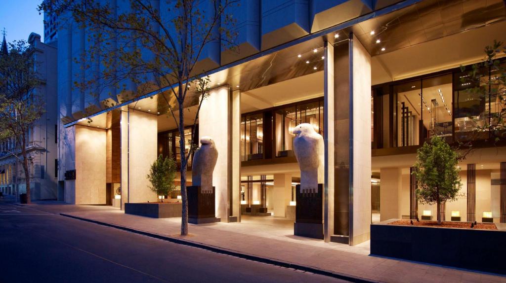 Melbourne’s 4 Dreamy Hotels: Your Next Insta-Vacay! 📸