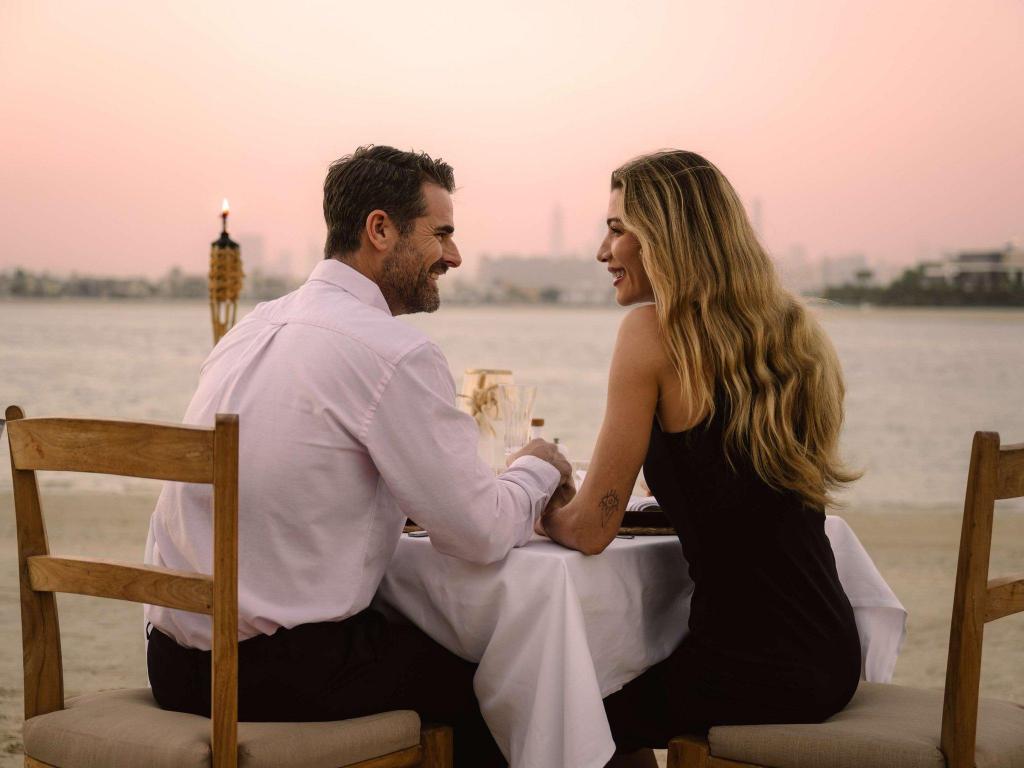 Dubai Dreams: 5 Palm Jumeirah Hotels for Your Feed! ^